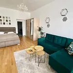 Stylish Retreat In A Lively Area
