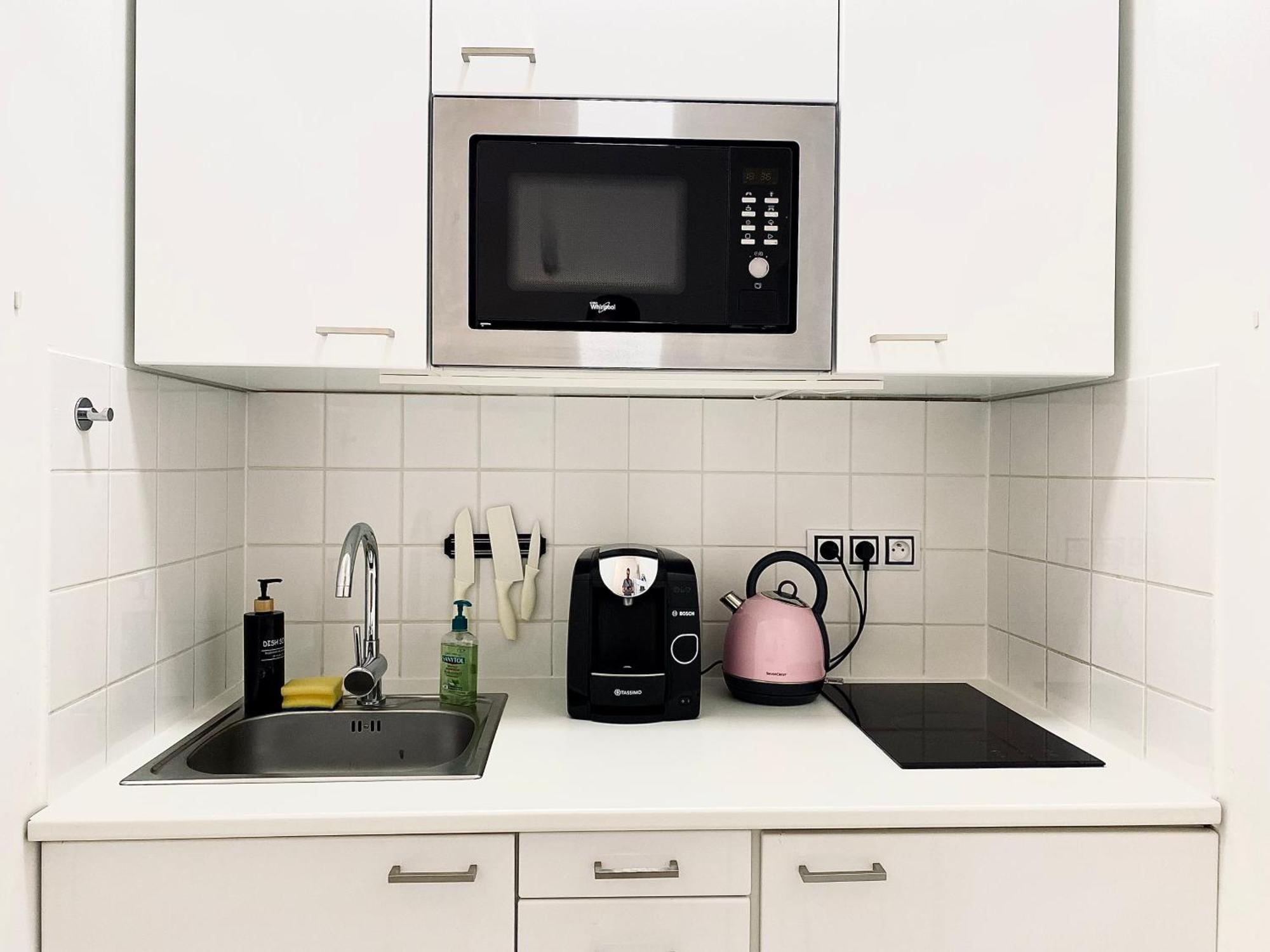 Stylish Retreat In A Lively Area Apartment *