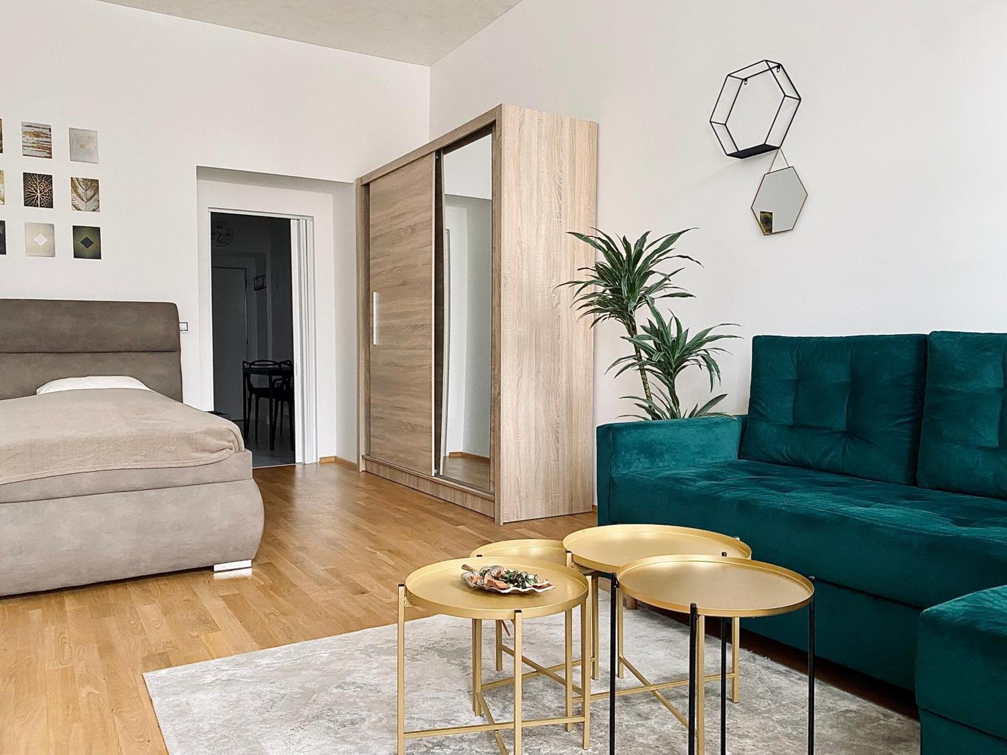 Stylish Retreat In A Lively Area Apartment