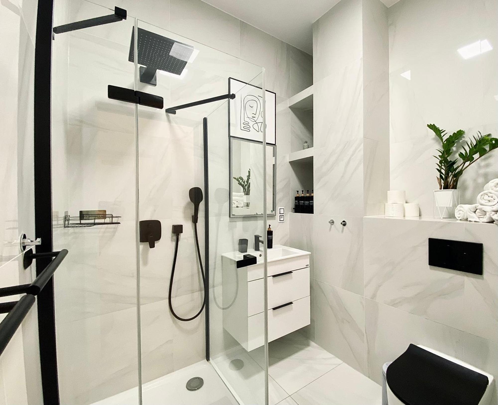 Stylish Retreat In A Lively Area Apartment